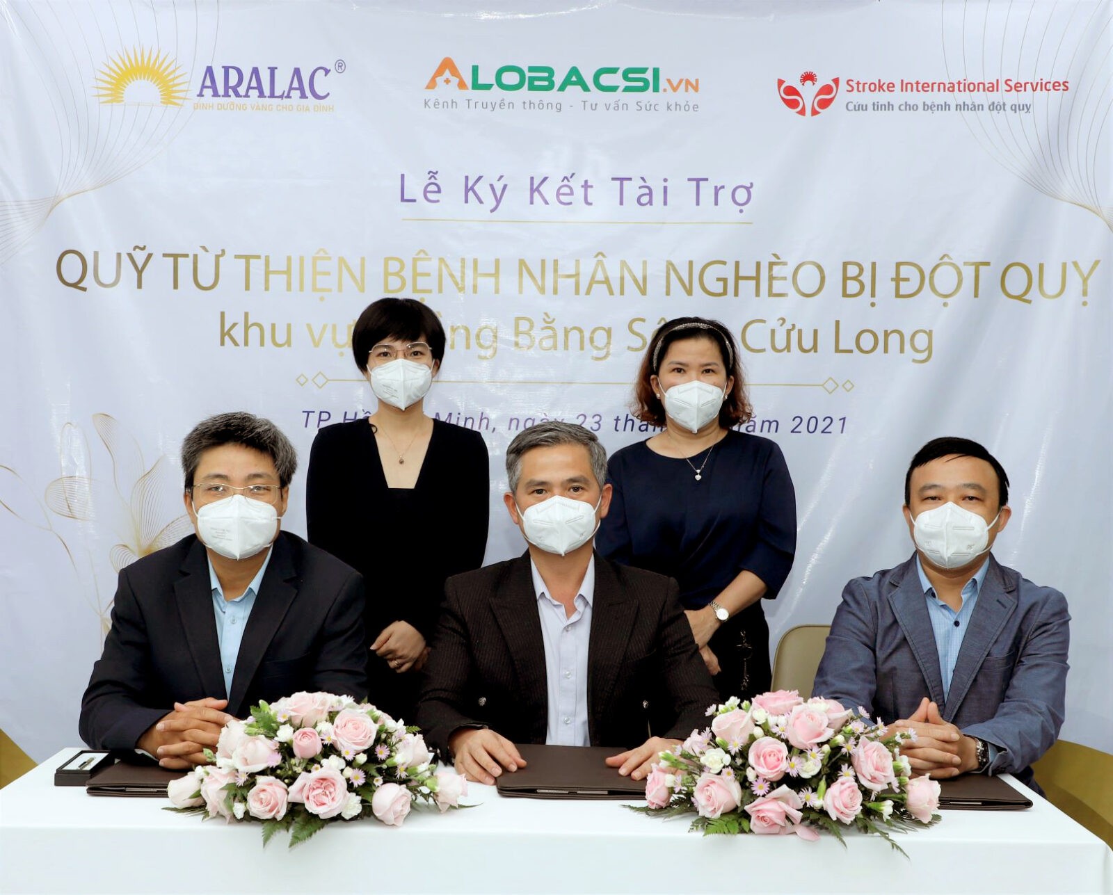 Công ty cổ phần sữa ARALAC ký kết hợp tác tài trợ Quỹ bệnh nhân nghèo bị đột quỵ