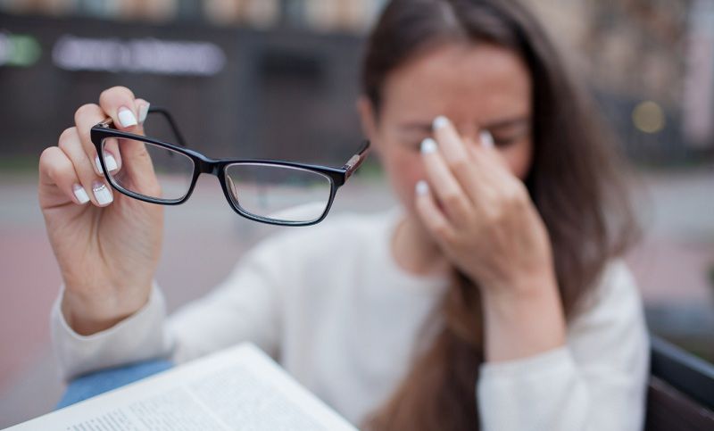 Nếu bạn giảm thị lực ở một hoặc hai mắt thì nên cẩn trọng bởi đó có thể là triệu chứng của đột quỵ não