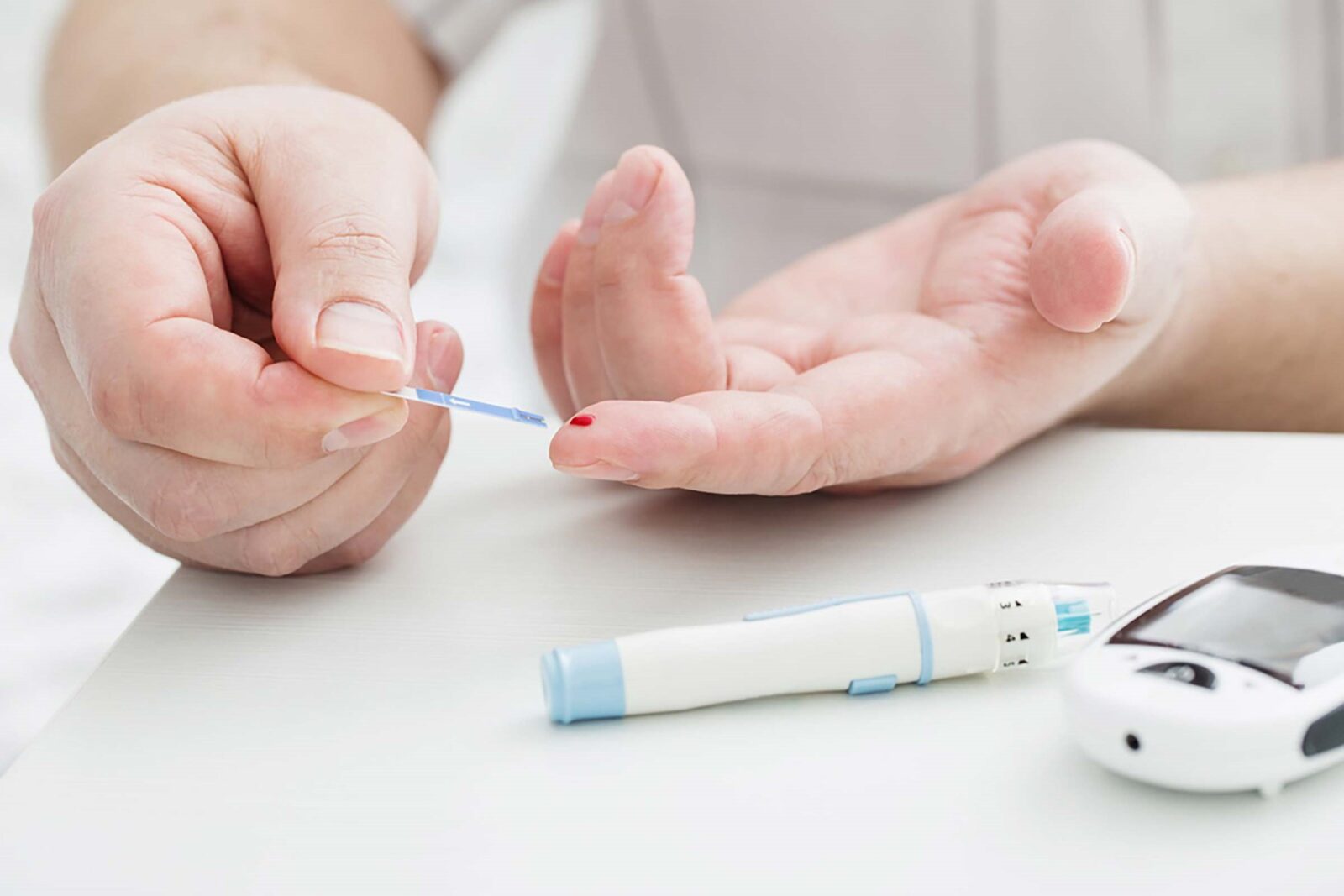 Bệnh nhân sau đột quỵ nên kiểm soát các yếu tố nguy cơ như đường huyết, huyết áp,…