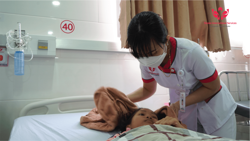 Bé gái 8 tuổi bị đột quỵ, suy tim được cứu sống