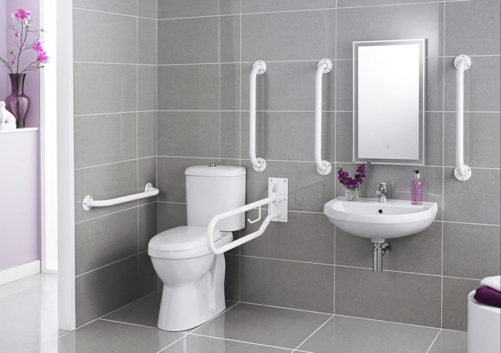 Thanh vịn được bố trí xung quanh nhà tắm sẽ giúp bệnh nhân đi lại an toàn hơn