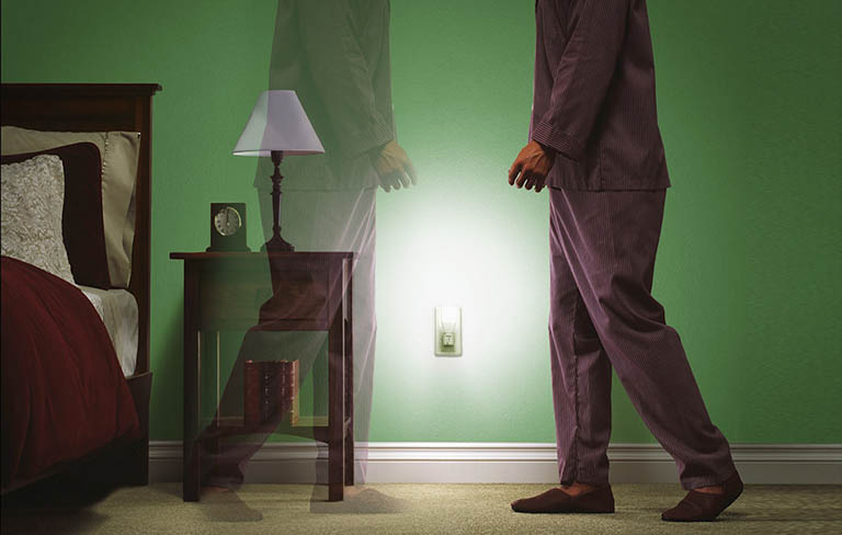 Vì sao người lớn tuổi đi tiểu đêm lại gây ra đột quỵ?