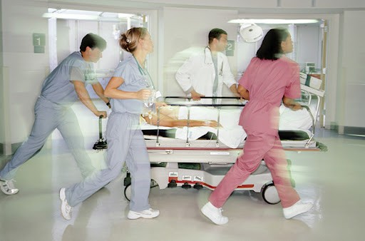 Bị đột quỵ nên đưa tới bệnh viện nào?