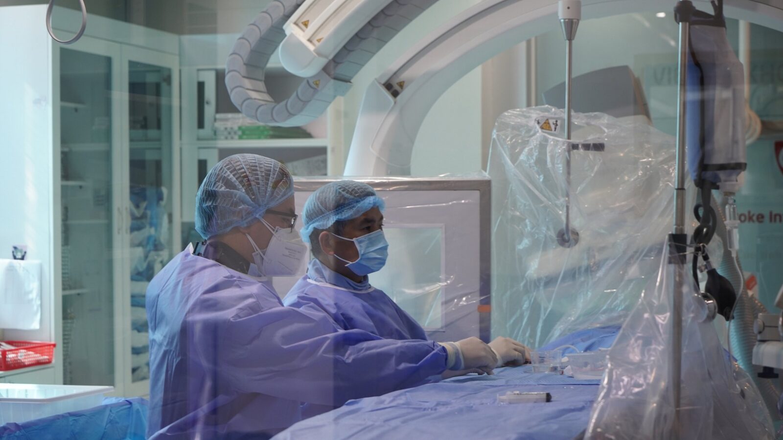 Búi mạch máu trên não chằng chịt to như trái chanh, bé trai đi Cần Thơ để được tái sinh