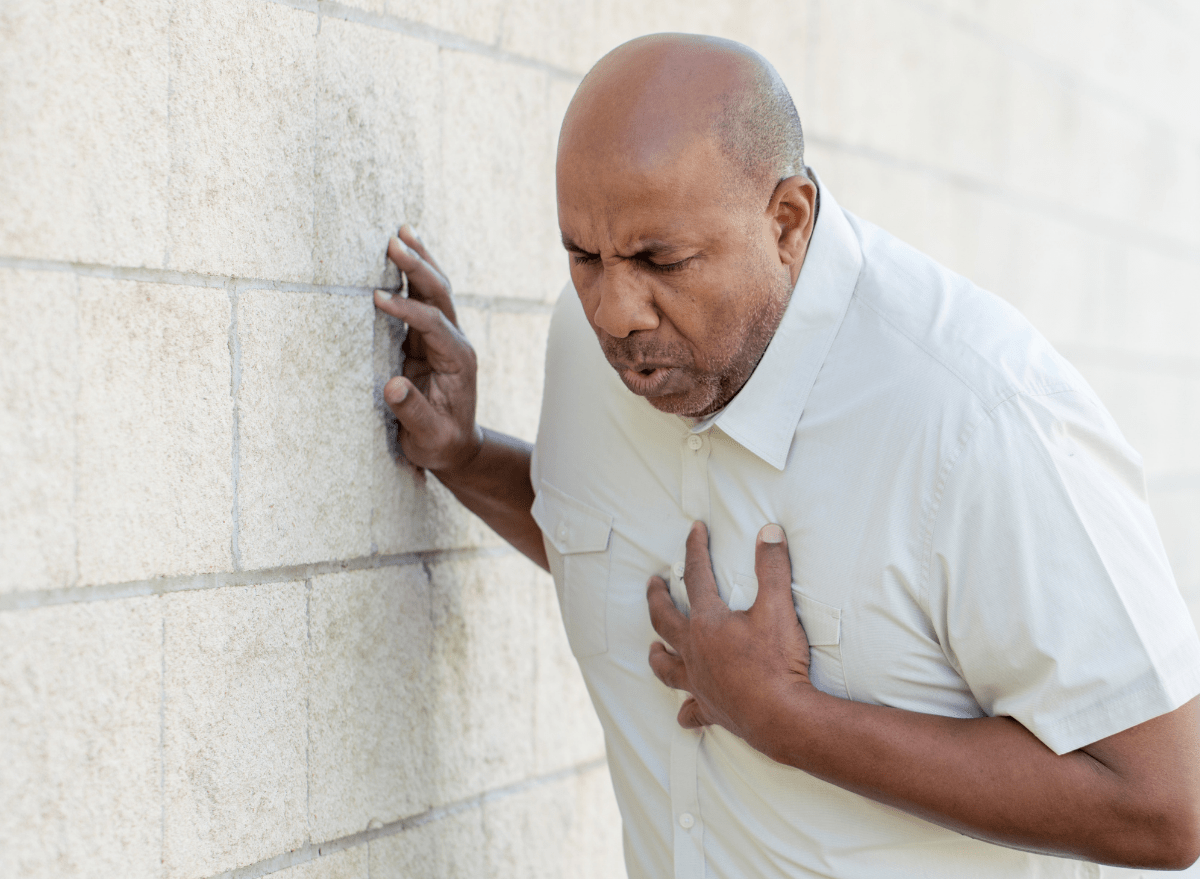 Nếu một mảnh mảng bám vỡ ra, nó có thể gây ra hình thành cục máu đông, hạn chế lưu lượng máu đến tim và thiếu oxy và chất dinh dưỡng cần thiết.