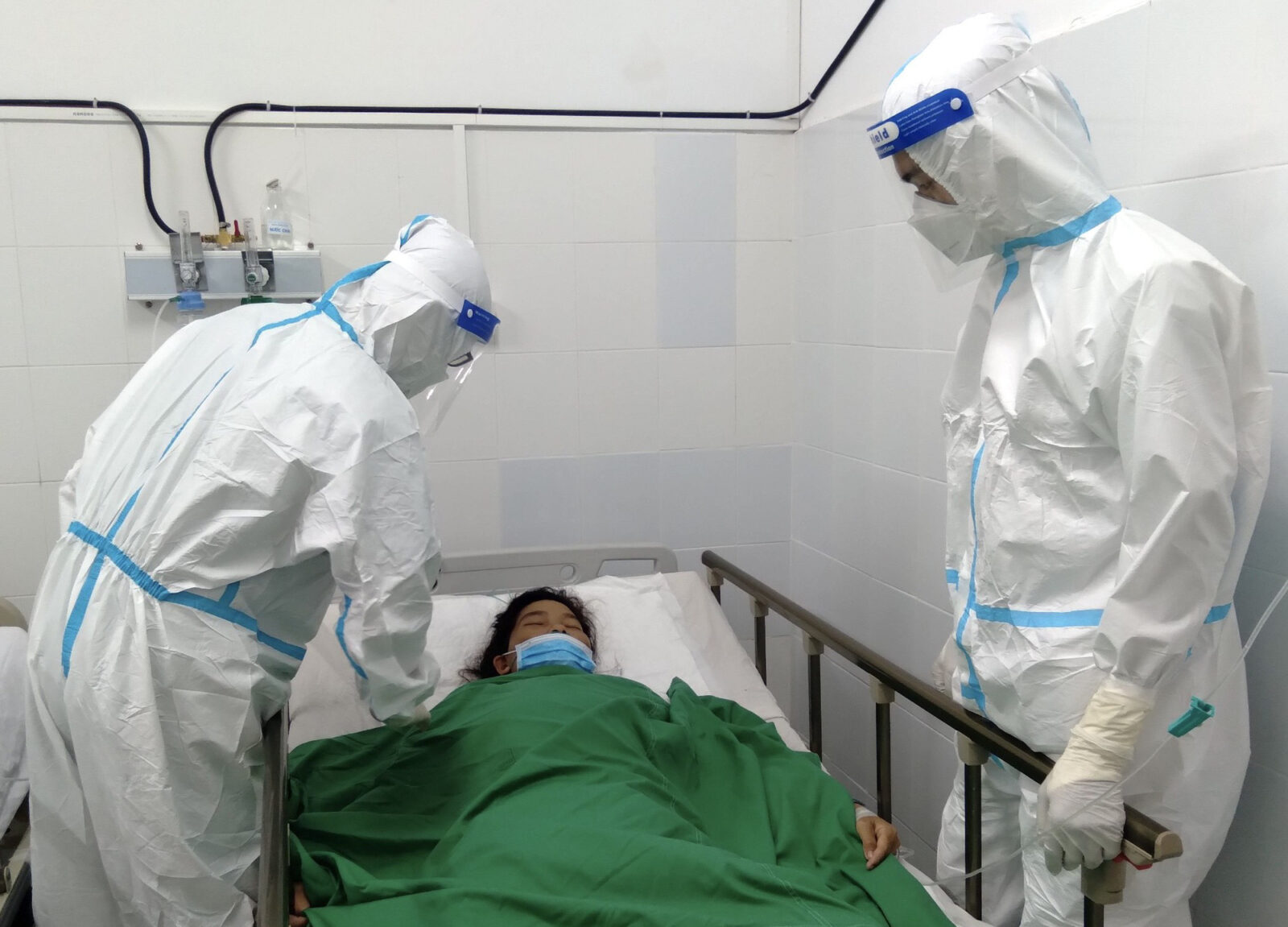 Cần Thơ: Can thiệp nội mạch cứu sống bệnh nhân COVID-19 vỡ túi phình mạch máu não