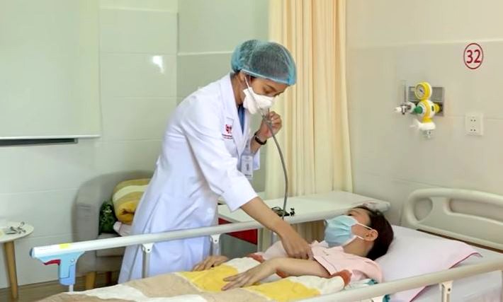 Cứu nữ doanh nhân bị túi phình mạch máu cổ rộng thoát khỏi “cửa tử”