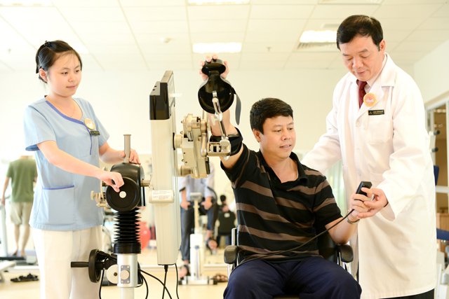 Sau đột quỵ, phục hồi chức năng là bài học sống còn