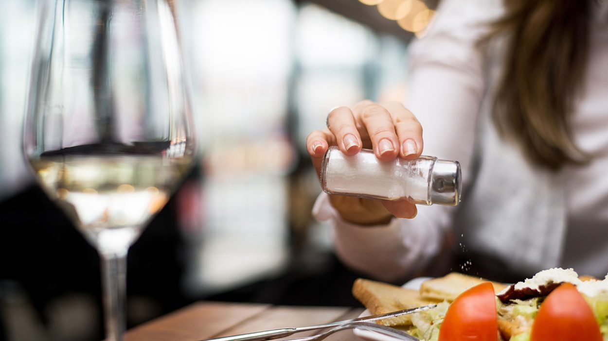 Thay thế muối ăn bằng cách này có thể ngăn chặn hàng triệu ca tử vong