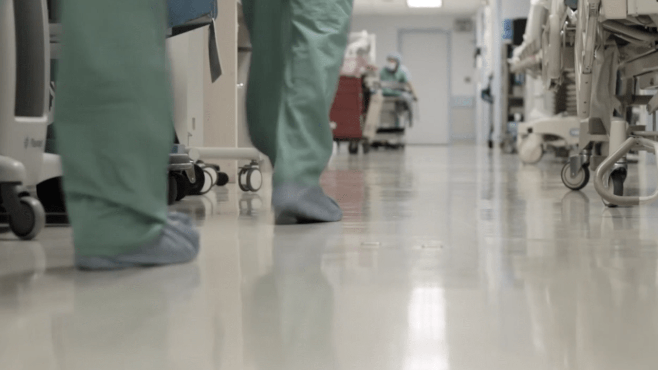 Cô gái bị đột quỵ suýt tử vong sau khi nhiễm Omicron nhẹ