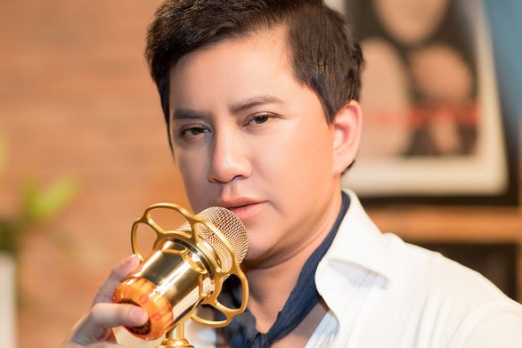 Ca sĩ Quang Toàn qua đời tại sân bay ở Mỹ do đột quỵ