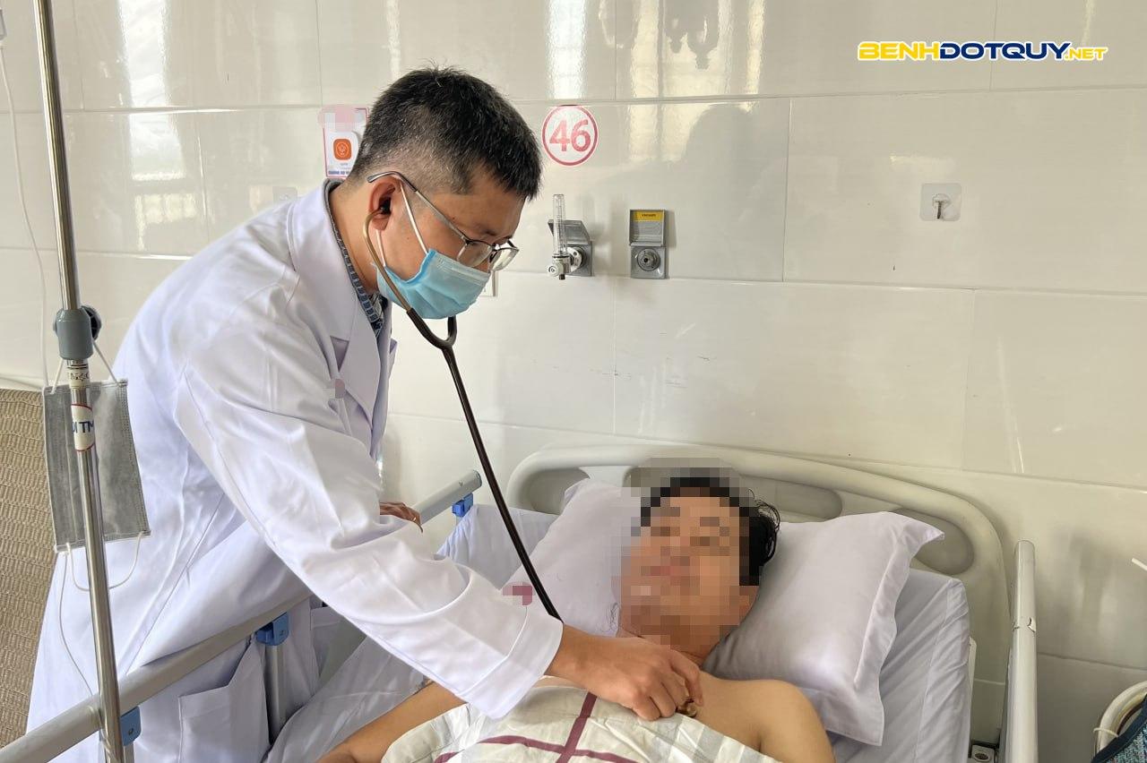 Tắc nghẽn mạch máu nhưng bị chẩn đoán nhầm thoát vị đĩa đệm: Chàng trai trẻ phải cắt bỏ chân