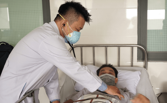 Can thiệp nội mạch cầm máu cho người đàn ông bị xuất huyết tiêu hóa ồ ạt