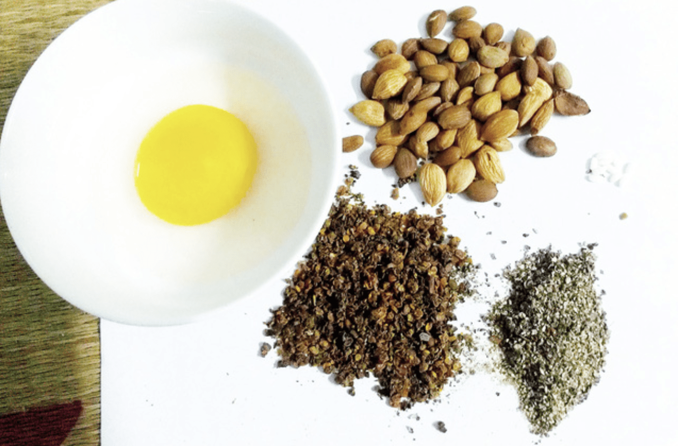 Thực hư “thần dược” kết hợp 4 vị thuốc và lòng đỏ trứng giúp ngừa đột quỵ cả đời?