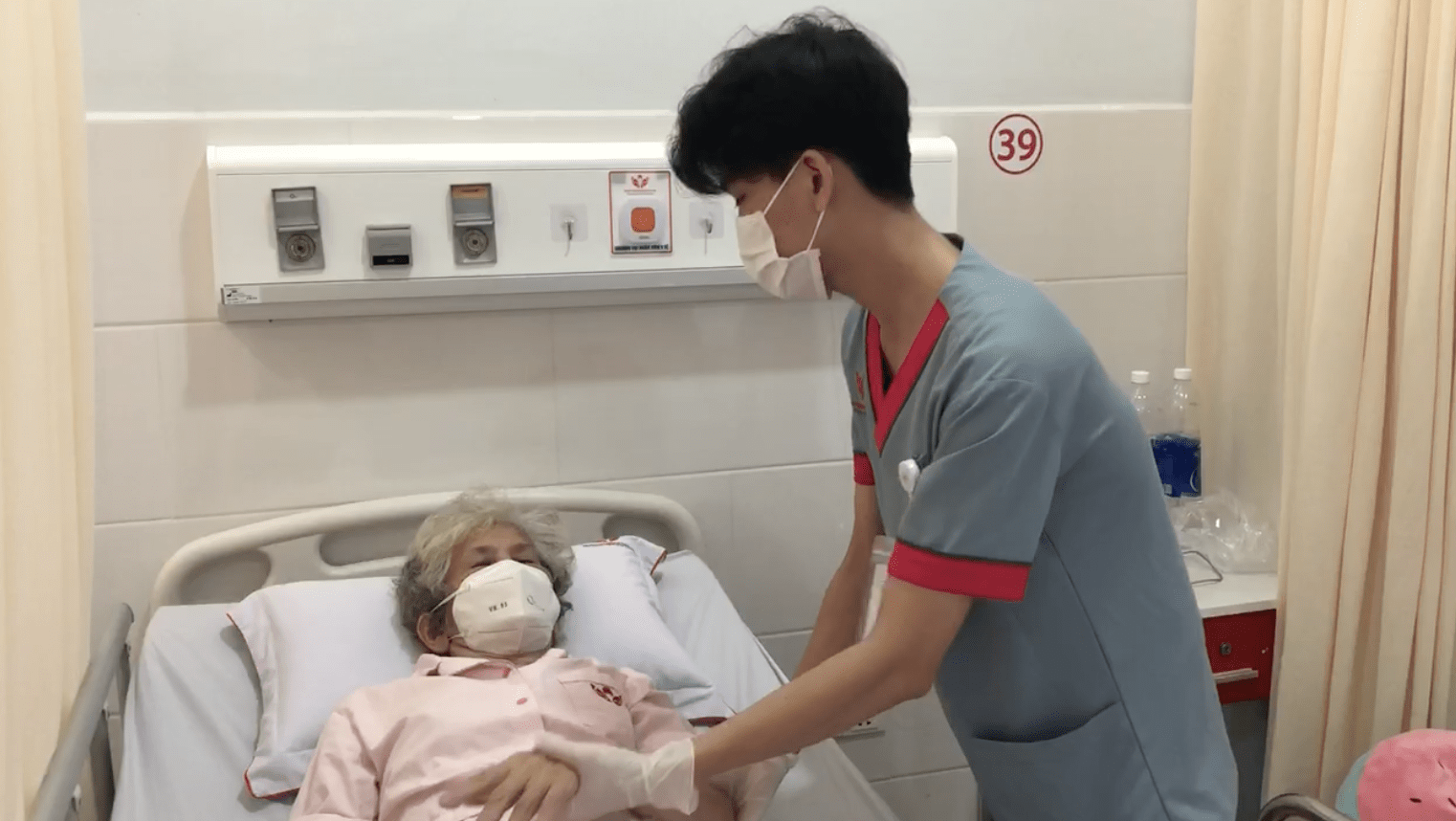 Tập vật lý trị liệu dành cho bệnh nhân đột quỵ nhẹ, yếu nửa người