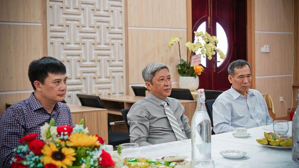 Thứ trưởng Nguyễn Trường Sơn ủng hộ việc trong nước tự sản xuất stent, coil cho người bệnh đột quỵ