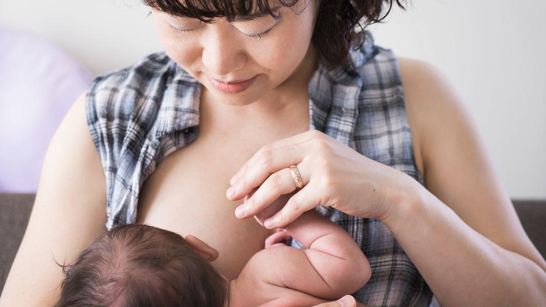 Phụ nữ cho con bú sẽ giảm nguy cơ tử vong do đau tim hoặc đột quỵ