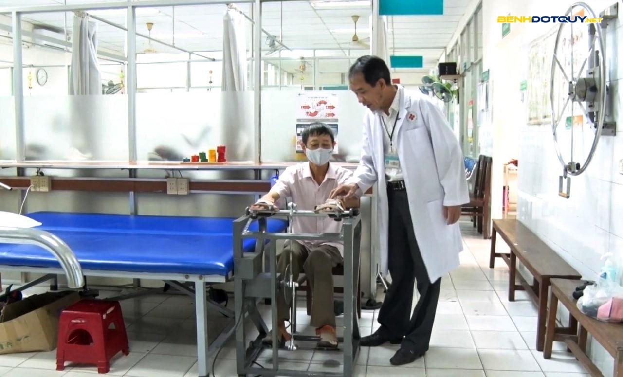 Phòng khám BS Nguyễn Xuân Thắng, người sáng chế máy tập cho bệnh nhân đột quỵ ở đâu?