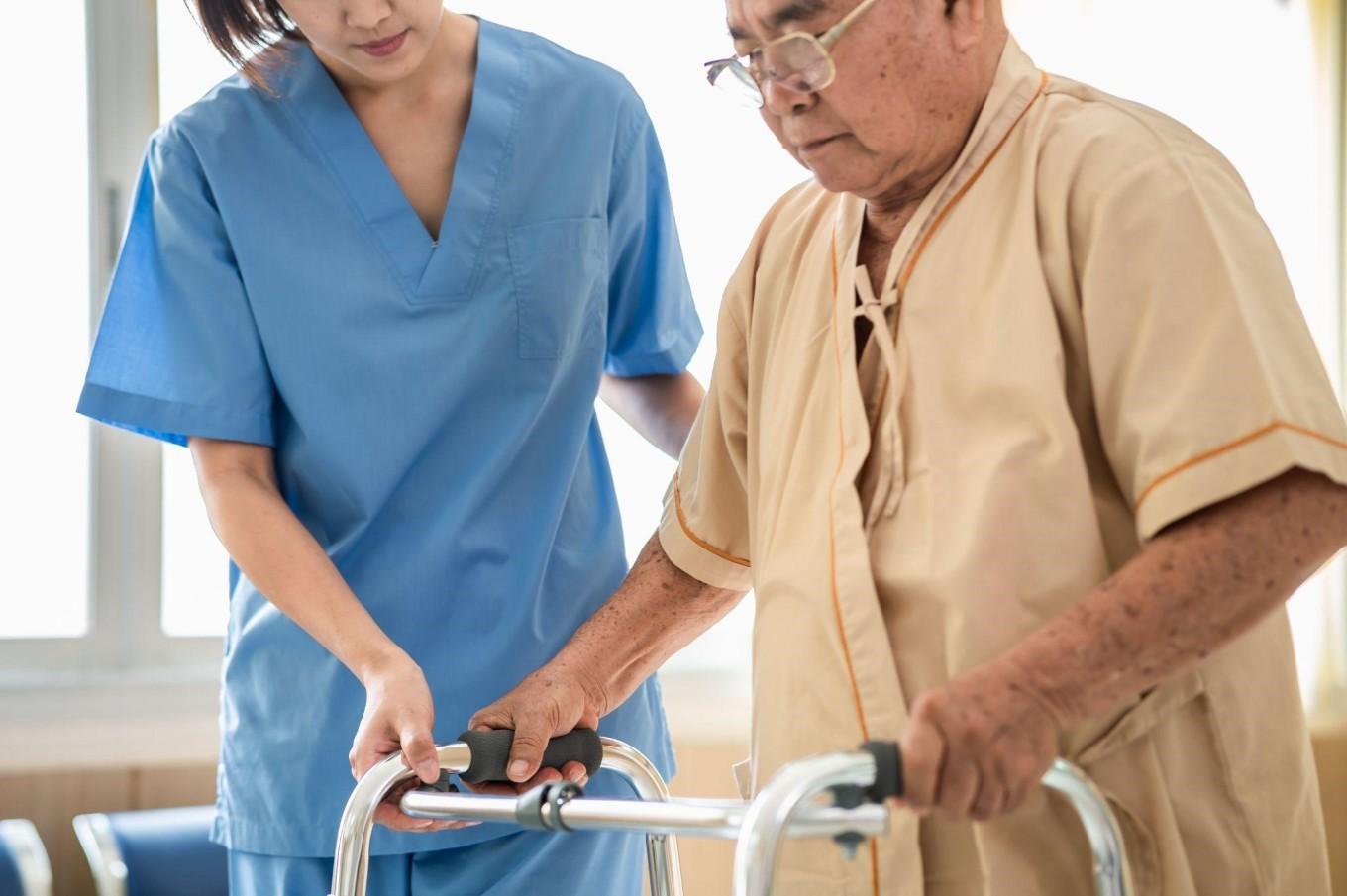 Người bệnh đột quỵ nên tập vật lý trị liệu lúc nào?