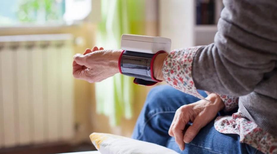 Người bị huyết áp cao không điều trị thường xuyên hoặc không ổn định là một trong những đối tượng dễ bị đột quỵ