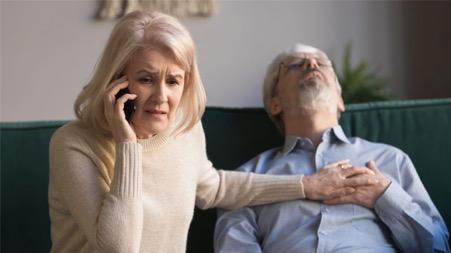 Hành động sơ cứu nhanh có thể tạo ra sự khác biệt lớn đối với người đang bị đột quỵ.