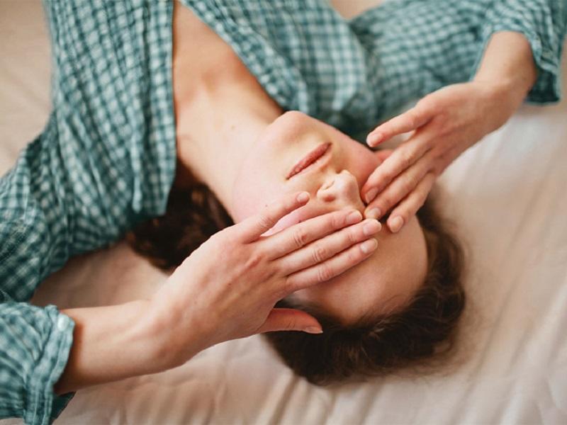 Chóng mặt, kèm ngất xỉu, tê yếu cần cảnh giác đột quỵ tái phát.