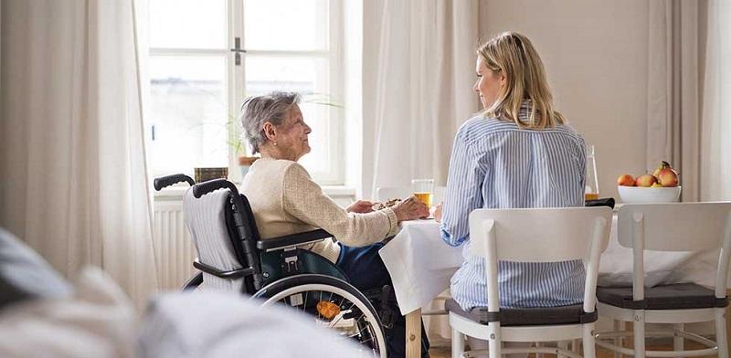 Việc tập luyện tại nhà sẽ giúp bệnh nhân đột quỵ thoải mái và phục hồi tốt hơn.