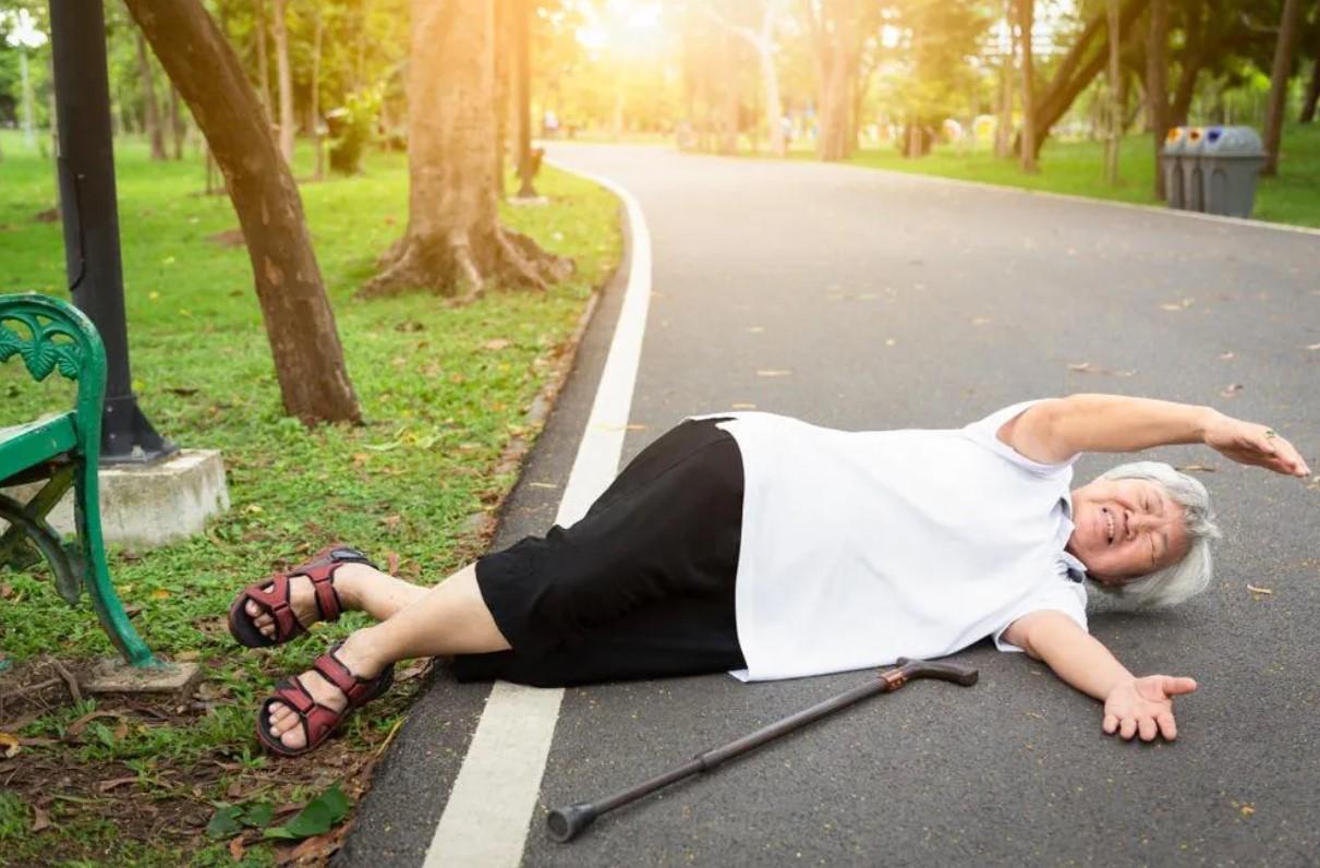 Thời tiết “đổ lửa”, nên lưu ý gì để tránh đột quỵ?