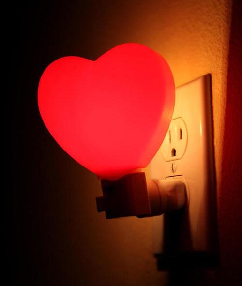 Ánh sáng đỏ là sự lựa chọn ưu việt khi chọn một chiếc đèn ngủ giúp bệnh nhân đột quỵ cải thiện chất lượng giấc ngủ.