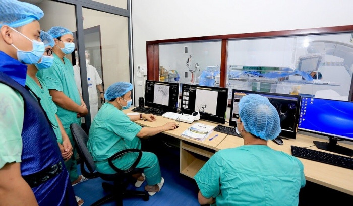 Nhờ hệ thống chụp mạch số hóa xóa nền DSA, nhiều bệnh lý tim mạch, mạch máu não, bệnh lý thần kinh (đặc biệt là nhồi máu cơ tim, đột quỵ) đã giúp cho bác sĩ trong việc chẩn đoán rõ ràng và bệnh nhân được can thiệp kịp thời.