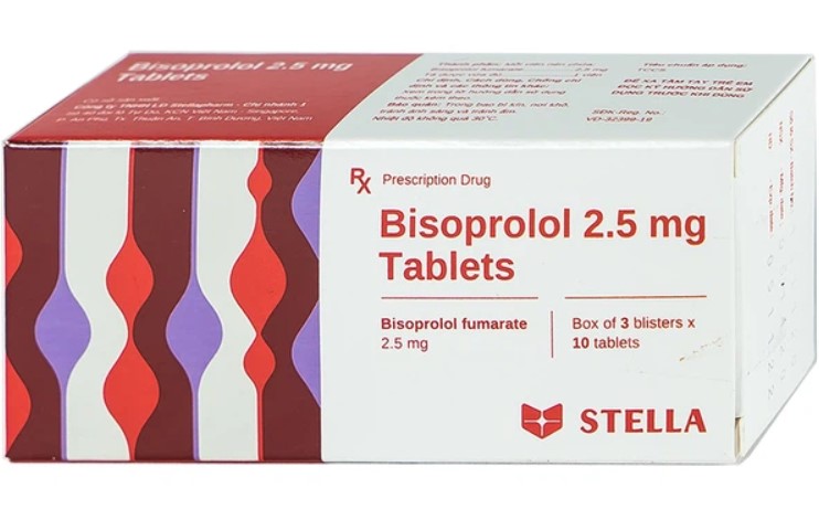 Bisoprolol hoạt động bằng cách thư giãn các mạch máu và làm chậm nhịp tim để cải thiện và giảm huyết áp.