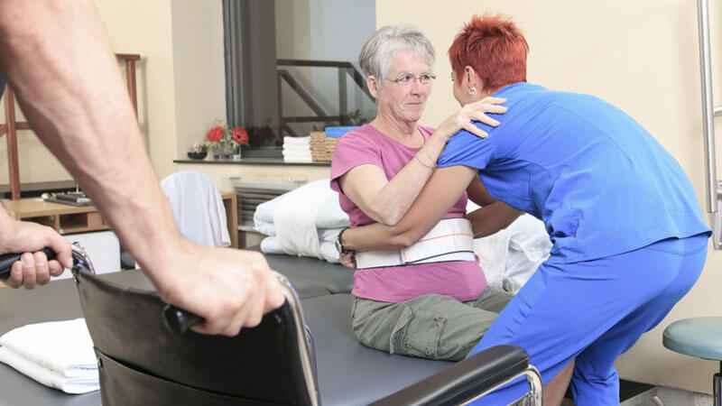 Lưu ý khi phục hồi chức năng vận động sau đột quỵ?