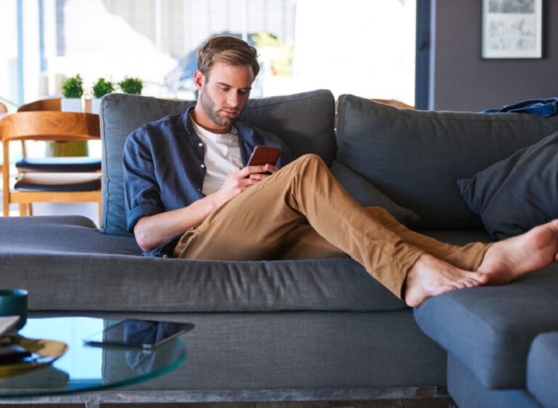 Ngồi nhiều làm tăng nguy có mắc các bệnh như tim, tiểu đường, đột quỵ, huyết áp và cholesterol cao.