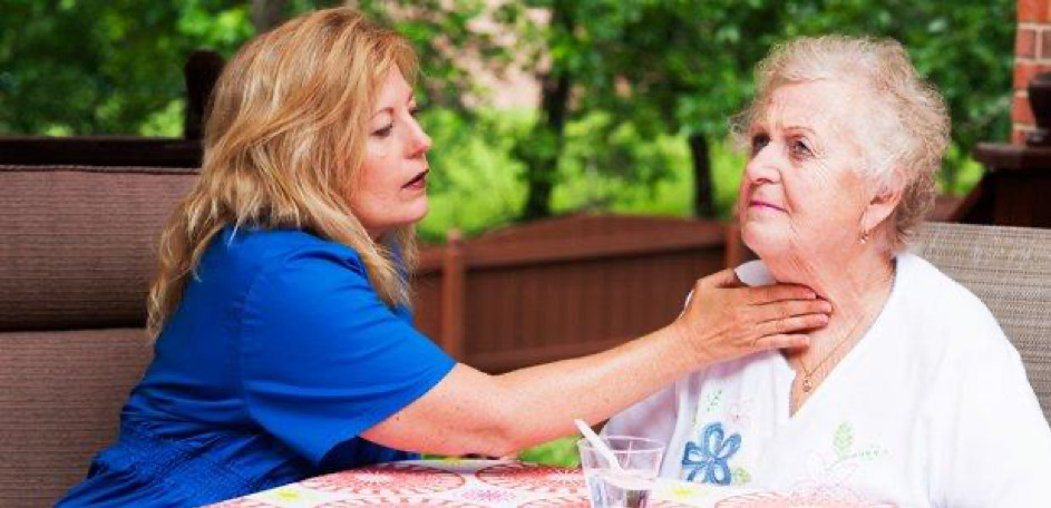 Sau đột quỵ, người bệnh sẽ thường gặp khó khăn trong việc tìm đúng từ, đặt câu, đọc hoặc viết.