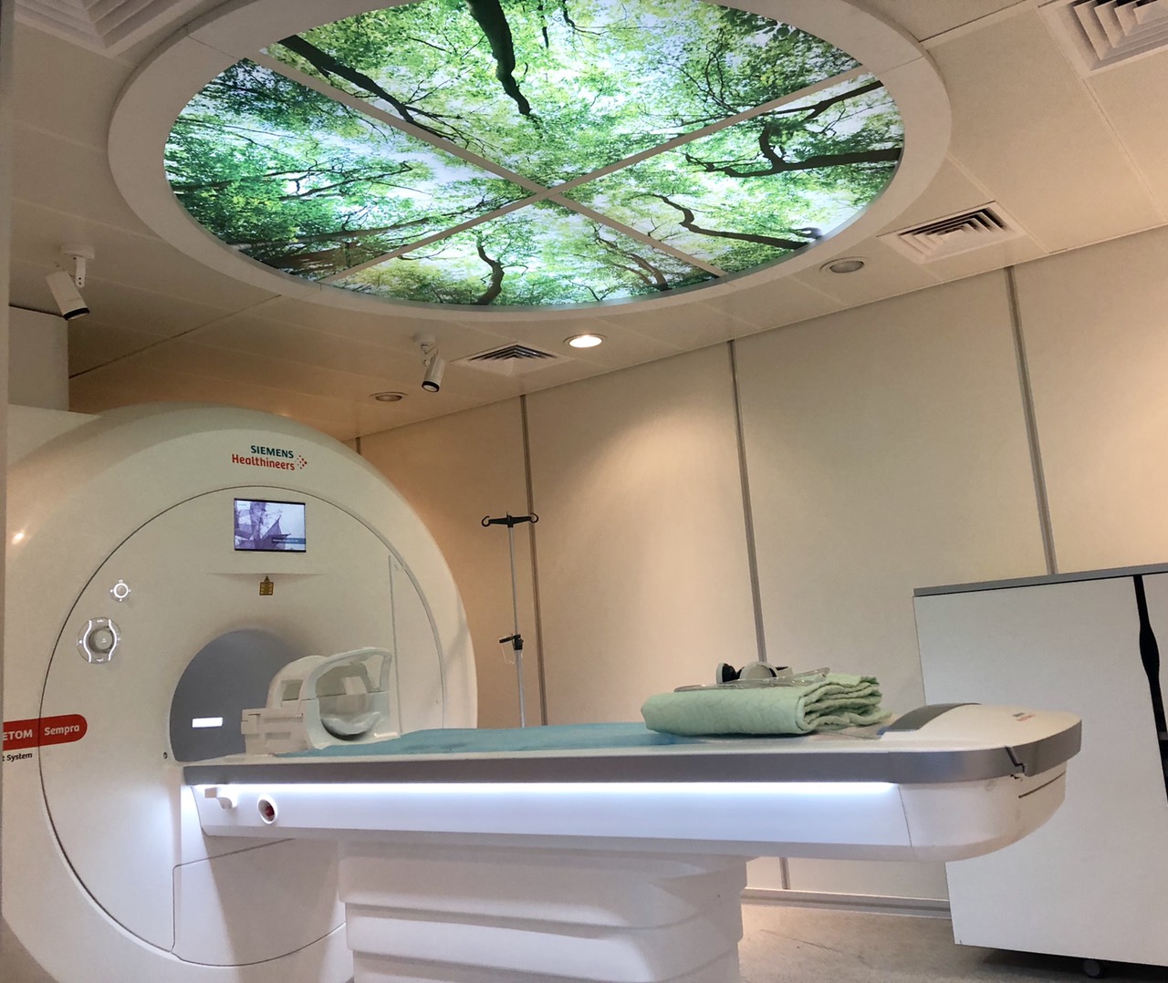 Hệ thống chụp MRI hiện đại thế hệ mới và đồng bộ tại bệnh viện.
