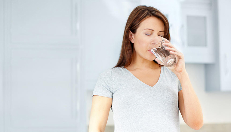 Tốt nhất bạn nên uống Dipyridamole với nước lọc.