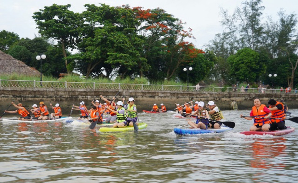 Phòng ngừa đột quỵ, tham gia ngay lễ hội đua thuyền SUP tại Cần Thơ