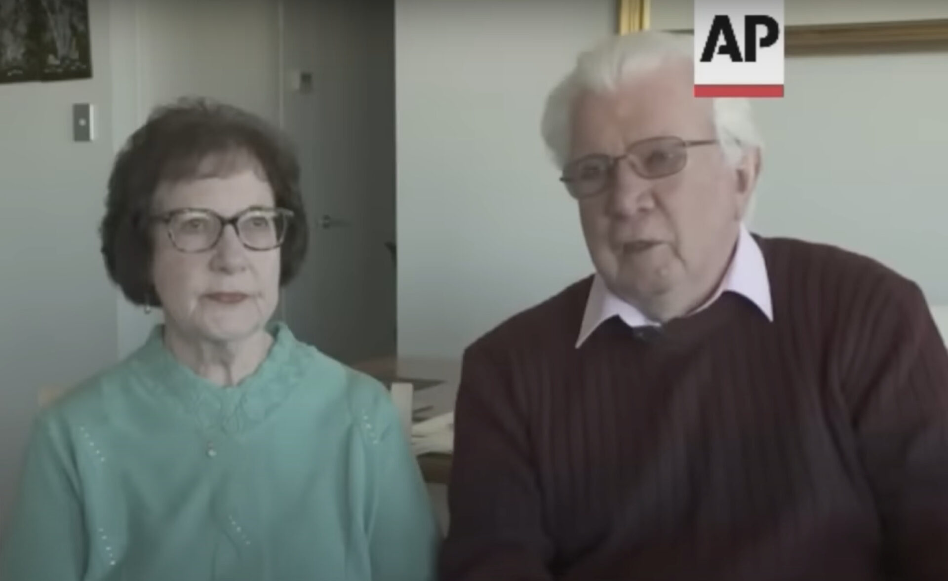 Ông Adams (phải) chia sẻ về thời khắc sinh tử sau cơn đột quỵ của mình.