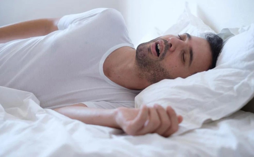 Ngưng thở khi ngủ do tắc nghẽn và các rối loạn giấc ngủ khác là một yếu tố nguy cơ của đột quỵ