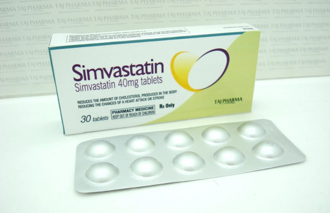 Bạn không nên dùng thuốc này nếu bạn bị dị ứng với Simvastatin, nếu bạn đang mang thai hoặc cho con bú hoặc nếu bạn bị bệnh gan đang hoạt động.
