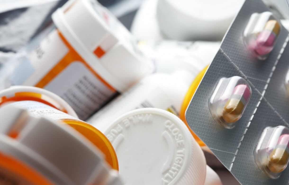 Thận trọng khi sử dụng Rivaroxaban cùng các thuốc khác để tránh gây tương tác.