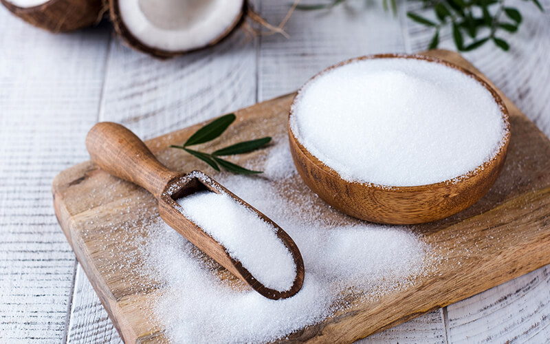 Erythritol thuộc nhóm các hợp chất được gọi là rượu đường, có tinh thể bột màu trắng, không mùi và vị hơi ngọt.
