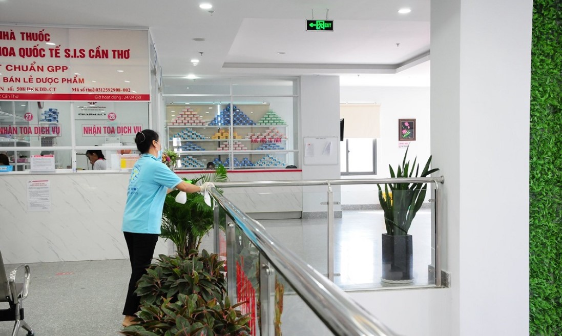 Bệnh viện luôn đảm bảo vệ sinh môi trường, khử khuẩn tại tất cả các khu vực định kỳ