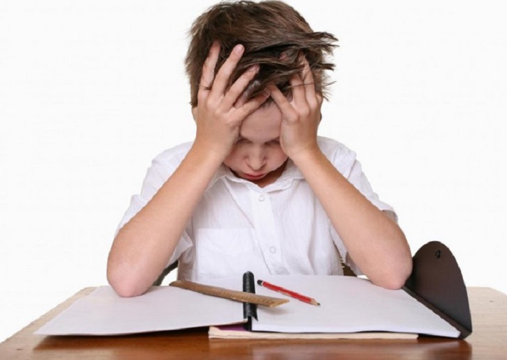 Khi bị bệnh tim bẩm sinh trẻ có thể chậm phát triển thể chất, xanh xao.