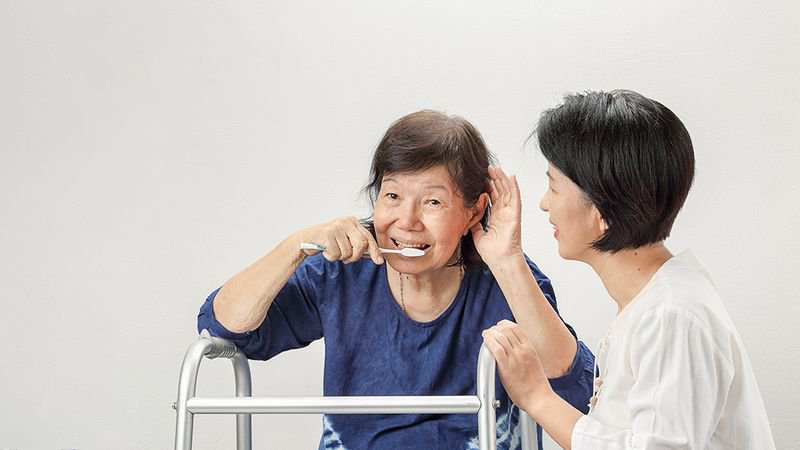 Cách khắc phục đau nhức xương khớp khi chăm sóc bệnh nhân đột quỵ?