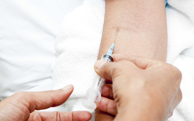 Chất kích hoạt plasminogen mô (tPA) là một loại thuốc được sử dụng rộng rãi để điều trị tan huyết khối.