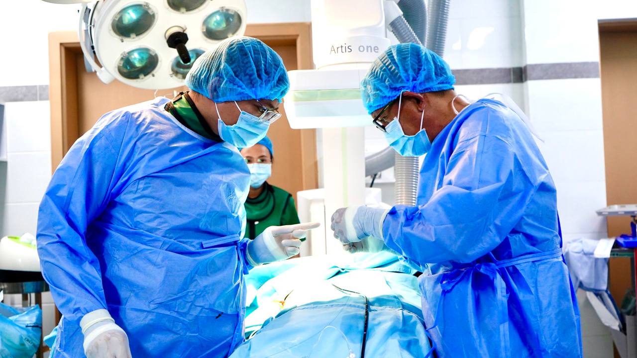 Lần đầu tiên sử dụng máy DSA trong tán sỏi qua da điều trị sỏi đường mật tại miền Nam