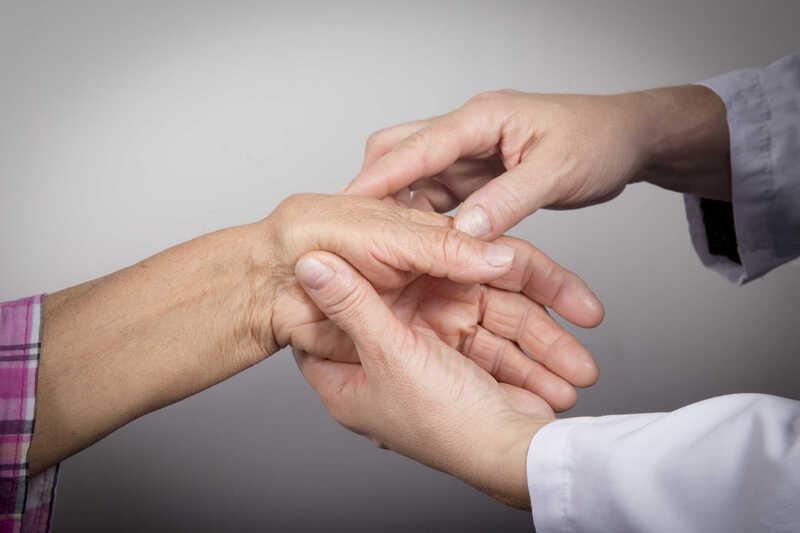 Viêm khớp dạng thấp (RA) và đột quỵ có mối liên hệ gì?