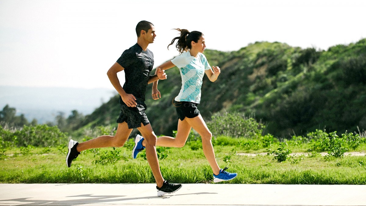 Tập luyện thể thao có thể giảm nguy cơ từ cục máu đông. Hình thức tập dễ thực hiện nhất đó chính là đi/ chạy bộ.