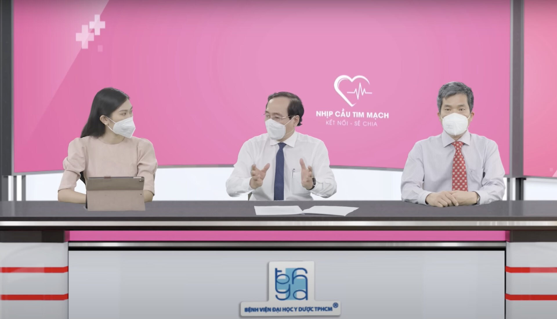 PGS.TS.BS Trương Quang Bình, Phó Giám đốc bệnh viện, Giám đốc Trung tâm Tim mạch Bệnh viện Đại học Y dược TPHCM chia sẻ về cách phòng ngừa biến chứng do rung nhĩ.